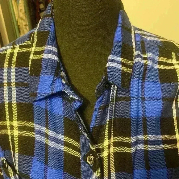 Est 1946 button down shirt in plaid in blue cream black with touches of silver - Picture 6 of 9